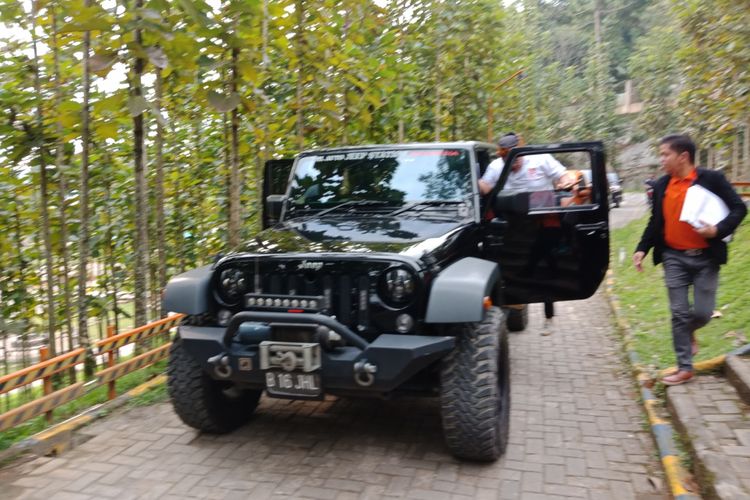 Rombongan wisatawan bisa menaiki jeep, di Jeep Station Indonesia, di Megamendung, Bogor, Jabar, Sabtu (26/5/2018).