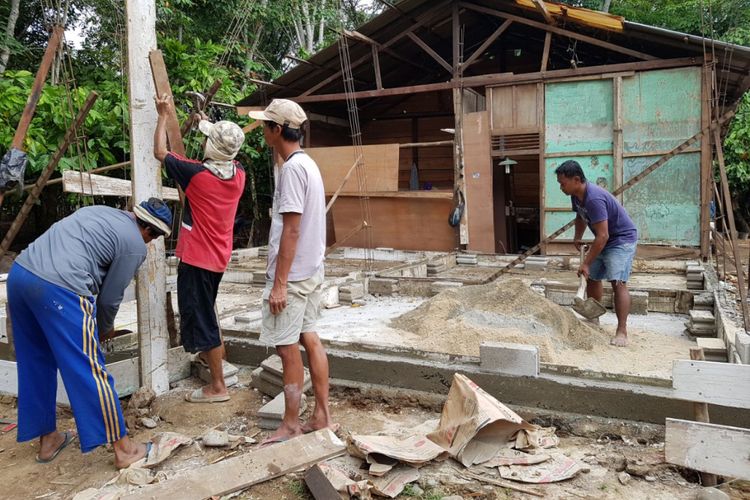 Sebanyak 162.500 tenaga kerja diperkirakan terserap dalam pelaksanaan program bedah rumah yang dilakukan di Kabupaten Dharmasraya Provinsi Sumatera Barat.