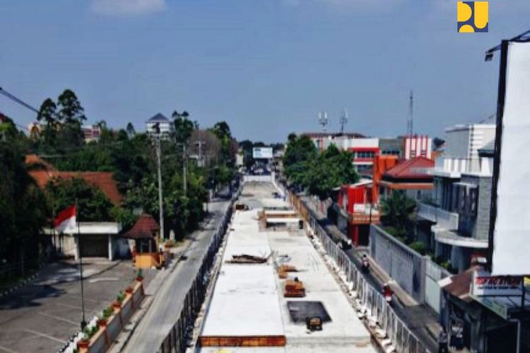 Pembangunan Flyover Manahan di Kota Solo, Jawa Tengah.
