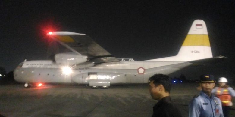 Pesawat Hercules C-130 yang membawa jenazah Ani Yudhoyono dan keluarga Presiden keenam RI Susilo Bambang Yudhoyono mendarat di Lanud Halim Perdanakusuma, Jakarta Timur, Sabtu (1/6/2019) pukul 22.03 WIB.