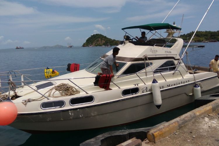 Kapal yacht milik Plataran Komodo Resort & Spa.
