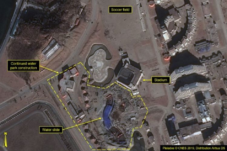 Citra satelit yang menunjukkan perkembangan pembangunan resor di Area Pesisir Turis Wonsan-Kalma, Korea Utara, pada 28 Desember 2018. (38 North).