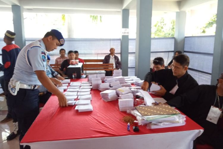 Suasana pencoblosan di salahsatu TPS yang ada di Lapas kelas II Garut Rabu (17/4/2019)