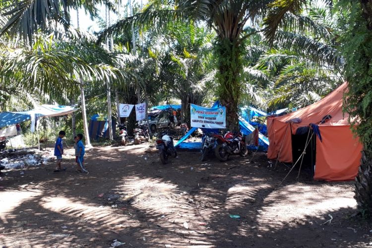 Kondisi pengungsian korban banjir di Desa Genting, Bengkulu