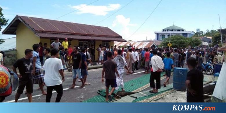 Tersinggung soal Perolehan Suara, Warga Kembalikan Karpet dari Caleg