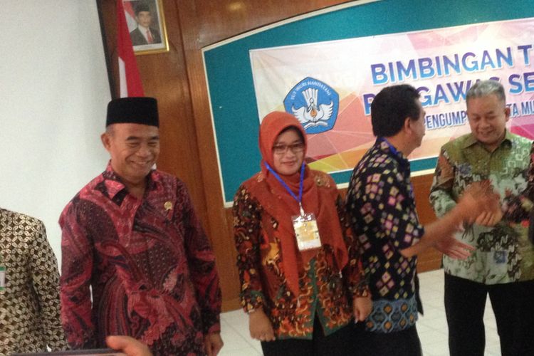 Mendiknas Muhadjir Effendi bersama para guru di Kota Semarang, Kamis (20/7/2017)