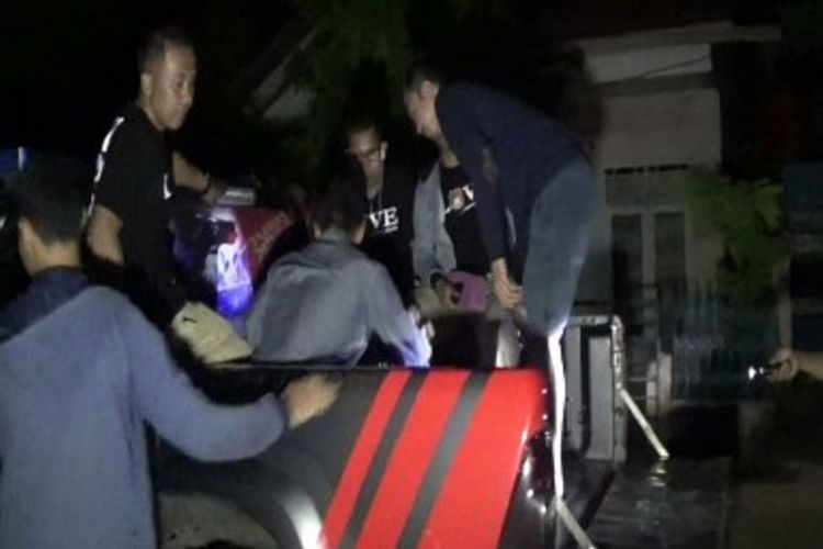 Dua Pasangan Selingkuh Terjaring Razia Pekat yang digelar petugas polsek Wonomulyo Polewali Mandar di sejumlah kos-kosan dna hotel melati di wilayah kecamatan Wonomulyo Polewali Mandar, sabtu malam (21/4/2018).