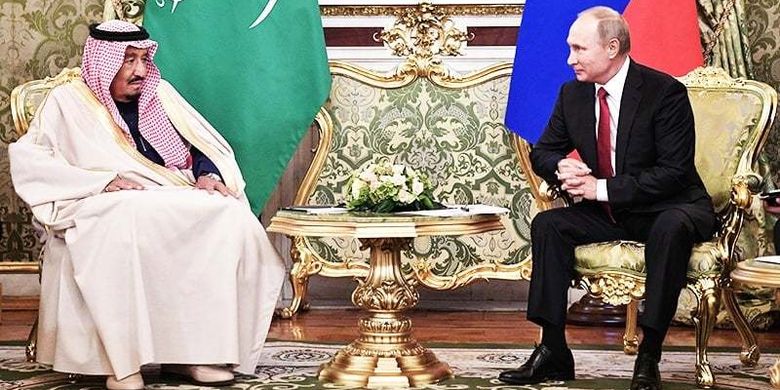 Raja Salman dari Arab Saudi dan Presiden Rusia Vladimir Putin, dalam pertemuan di Kremlin, Kamis (5/10/2017)