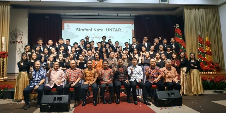 Perayaan Natal bersama Universitas Tarumanagara (Untar) bersama seluruh civitas akademia dan rekanan dalam tema Aku Bahagia Bersama Tuhan dan Sesama di Auditorium Gedung M Untar, Jakarta (13/12/2018).