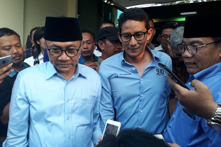 Cawapres Sandiaga Uno bersama Zulkifli Hasan di Kantor Muhammadiyah Jatim, Kamis (27/9/2018).
