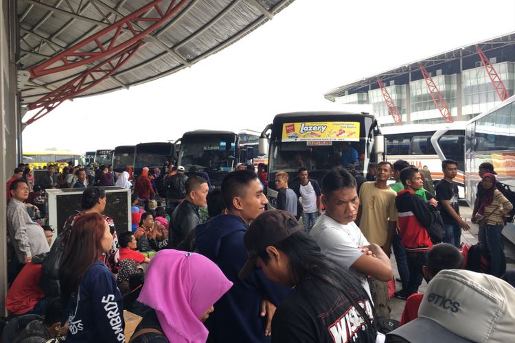 Suasana yang ada di Terminal Terpadu Pulogebang di Jakarta Timur, Kamis (22/6/2017).