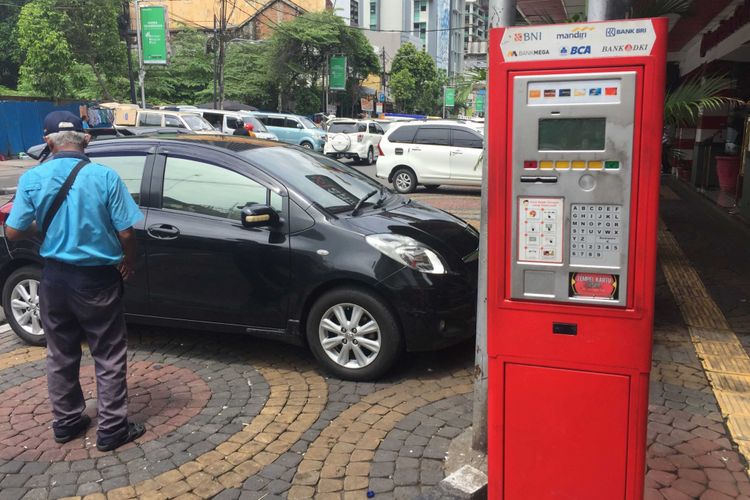 Mesin parkir meter di Jalan Sabang non-aktif sejak kontrak pengelola mesin parkir PT Mata Elang Biru habis pada 3 Desember, Selasa (12/12/2017).