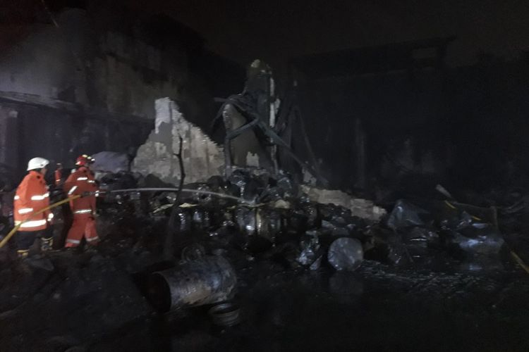 Bangunan gudang yang terbakar di Kampung Bandan, Kamis (5/7/2018).