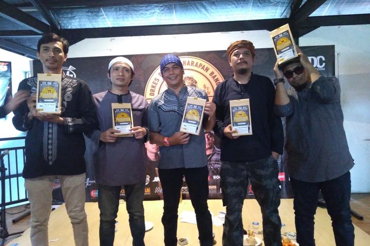 Para personel Pemuda Harapan Bangsa (PHB) saat melucurkan album keempatnya di Bandung, Rabu 24/4/2019).