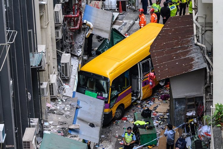 Kondisi bus sekolah yang mengalami kecelakaan di Hong Kong, Senin (10/12/2018).