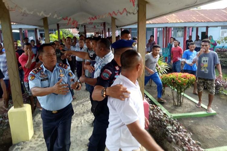 Ketua KPU Kabupaten Halmahera Utara nyaris dipukul puluhan narapidana di Lapas Kelas IIB Tobelo, Rabu (17/4/2019)