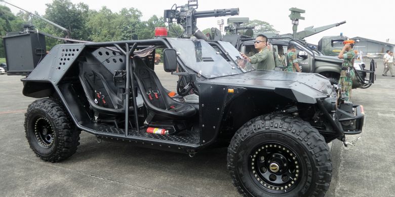 Kendaraan taktis P6 ATAV milik Satuan Detasemen Bravo 90 Paskhas TNI AU yang dipamerkan saat Dirgantara Expo 2017 di Lanud Halim Perdanakusuma, Jakarta Timur, Kamis (20/4/2017).  