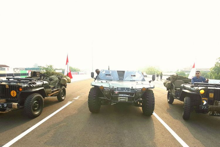 Kendaraan tempur P6-ATAV yang hadir saat peresmian Tol Becakayu, Jumat (3/11/2017). 