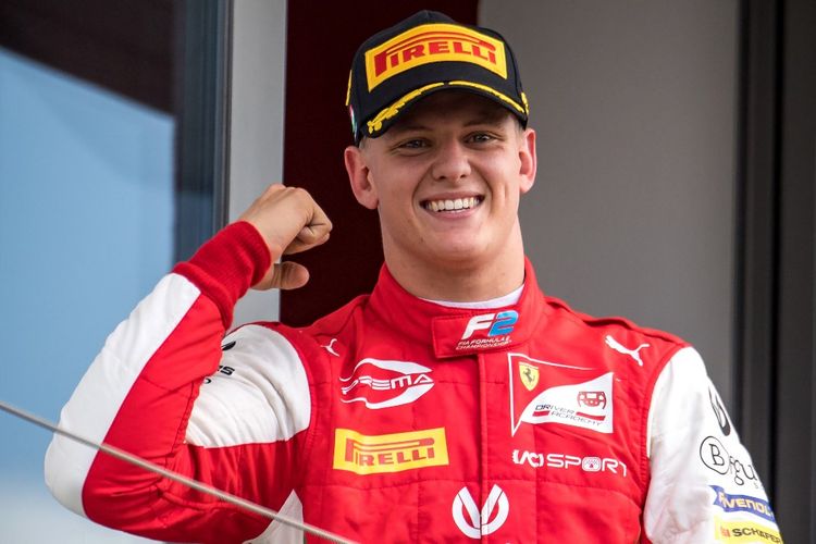 Pebalap Pertamina Prema Racing asal Jerman, Mick Schumacher, melakukan selebrasi usai memenangi balapan FIA Formula 2 (F2) di Sirkuit Hungaroring, Hongaria, Minggu (4/8/2019).