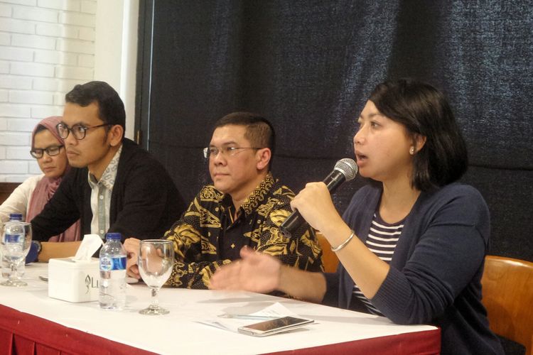 Kepala Divisi Pembelaan Hak Sipil dan Politik Kontras Putri Kanesia, dalam sebuah diskusi terkait penerapan kebijakan hukuman mati, di kawasan Cikini, Jakarta Pusat, Minggu (26/2/2017).