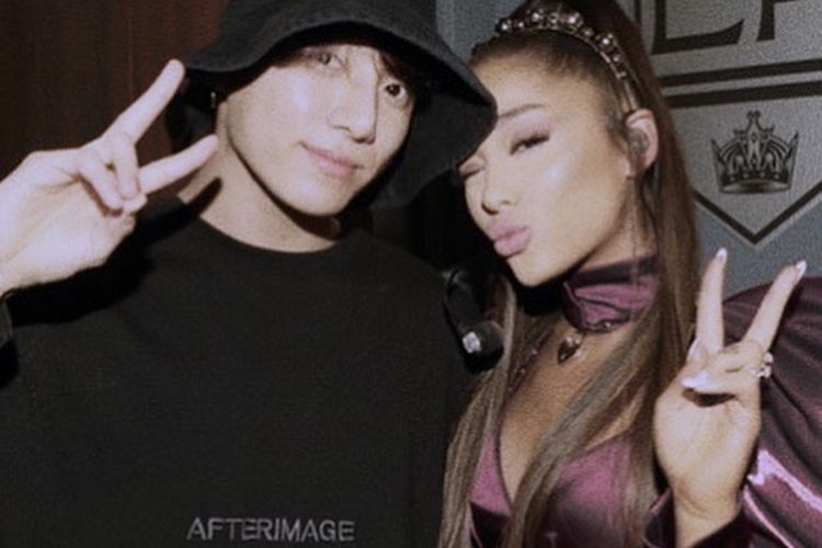 Ariana Grande berfoto dengan Jungkook BTS setelah konsernya di Staples Center, Los Angeles, AS.