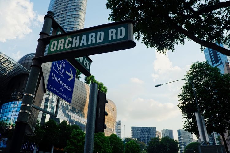 Kawasan Orchard Road di Singapura yang dikenal sebagai kawasan pusat belanja.
