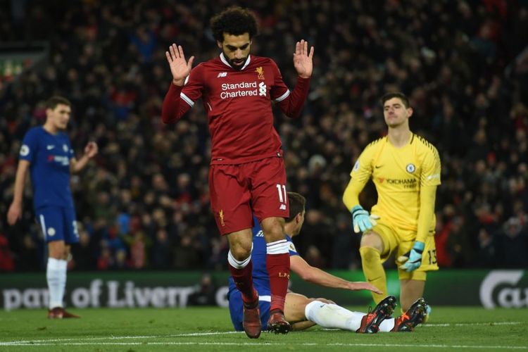 Penyerang sayap Liverpool, Mohamed Salah, enggan melakukan selebrasi berlebihan seusai menjebol gawang mantan klubnya, Chelsea, pada pertandingan Premier League di Anfield, Sabtu (25/11/2017).