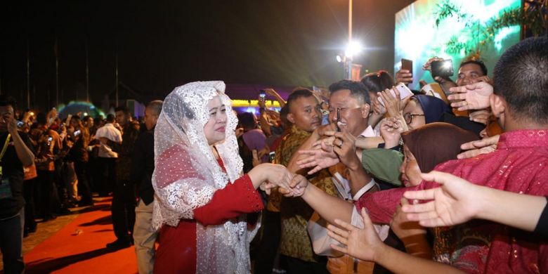 Menko PMK Puan Maharani saat membuka MTQ Nasional ke-XXVII tahun 2018 di Gedung Astaka, Medan, Sumatera Utara, Minggu (8/10/2018).