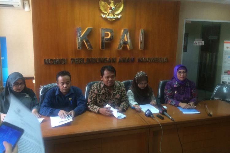 Konferensi Pers Komisi Perlindungan Anak Indonesia (KPAI) di Gedung KPAI, Jakarta, Selasa (15/5/2018).