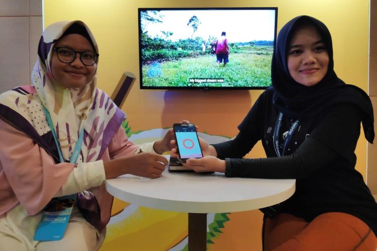 Kiri-kanan: Hastu Wijayasri dan Tesya Nurintan, pengembang aplikasi Sukacare
