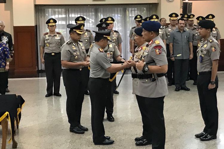 Kapolri Jenderal Pol Tito Karnavian memimpin upacara serah terima jabatan (sertijab) Dankor Brimob Irjen Ilham Salahudin di Rupatama Mabes Polri, Jakarta Selatan, Rabu (7/8/2019).