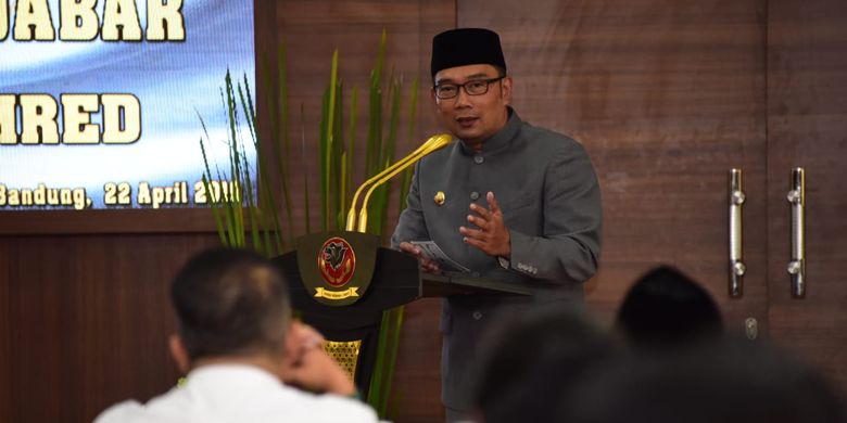 Gubernur Jawa Barat Ridwan Kamil, Pangdam III Siliwangi, Mayjen TNI Tri Soewandono, dan Kapolda Jabar Irjen Pol Agung Budi Maryoto saat acara Silaturahmi FKPD Jabar dengan Tokoh Lintas Agama, Ketua Ormas dan Pemimpin Redaksi di Aula Mapolda Jabar, Jalan Soekarno-Hatta, Kota Bandung, Senin (22/4/2019).