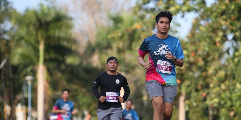 Sebanyak 800 perlari dari berbagai daerah di Indonesia mengikuti ajang lari Antam Nickel Half Marathon 2019, yang diselenggarakan di Pomalaa, Kabupaten Kolaka, Sulawesi Tenggara, Minggu (30/6/2019)