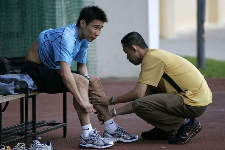 Lee Chong Wei (kiri) dan Misbun Sidek (kanan)