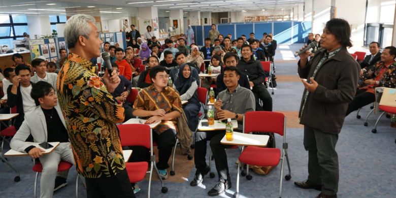 Gubernur Jawa Tengah Ganjar Pranowo bertemu dan berdiskusi dengan pemagang dan pelajar di Toyota Industrial & Cultural Center, Jepang, Sabtu (10/11/2018).