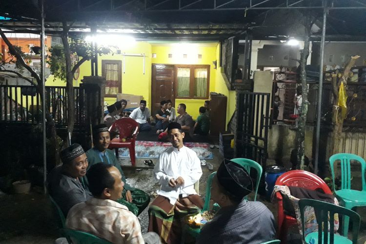 Suasana tahlilan di rumah duka almarhum Ipda Yudi Rospuji Siswanto, seorang anggota polisi yang menjadi korban dalam insiden kerusuhan di Mako Brimob Kelapa Dua, ramai didatangi warga, Rabu (9/5/2018) malam.