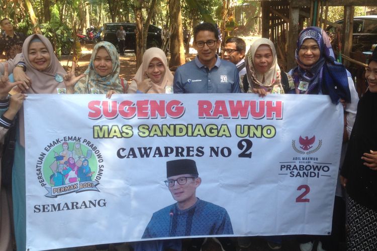 Calon Wakil Presiden Sandiaga Uno saat di desa wisata Kandri, Semarang, Senin (24/9/2018).