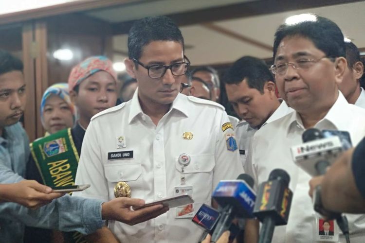 Wakil Gubernur DKI Jakarta Sandiaga Uno dan Kepala ANRI Mustari Irawan di Balai Kota, Rabu (16/5/2018).