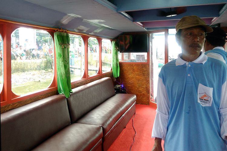 Kondisi dalam perahu pesiar yang ada di Desa Randuboto, Kecamatan Sidayu, Gresik.