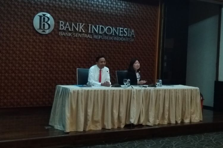 Asisten Deputi Gubernur Departemen Kebijakan Makroprudensial Bank Indonesia Fillianingsih Hendarta ketika memberikan keterangan kepada awak media di Jakarta, Senin (2/7/2018).