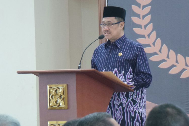 Ketua Komisi Yudisial (KY) Aidul Fitriciada Azhari, saat memberi sambutan pada acara ulang tahun KY ke-12 di kantor KY, Jakarta Pusat. Rabu (23/8/2017)