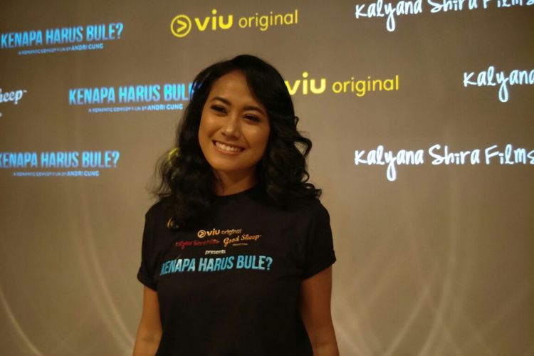 Putri Ayudya saat ditemui usai jumpa pers film Kenapa Harus Bule? di Plaza Indonesia, Jakarta Pusat, Kamis (15/3/2018).