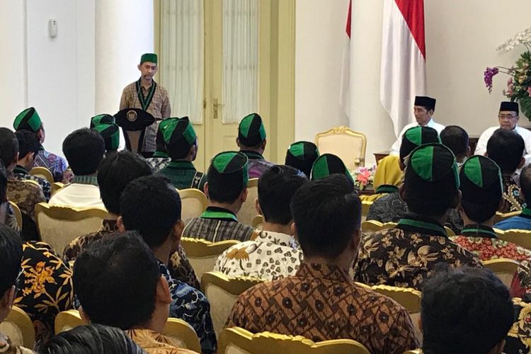 Presiden Joko Widodo menerima kader HMI di Istana Presiden Bogor, Jumat (5/10/2018).