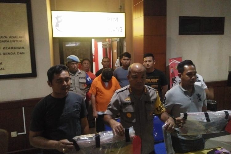 Paulus Amat Tantoso, Pengusaha Batam, Kepulauan Riau yang melakukan penusukan terhadap WNA Malaysia, Kelvin Hong terancam hukuman 5 tahun penjara.