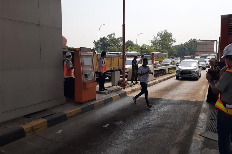 Uji coba sistem pembayaran tanpa sentuh di Gerbang Tol Serang Timur, Kamis (8/8/2019).