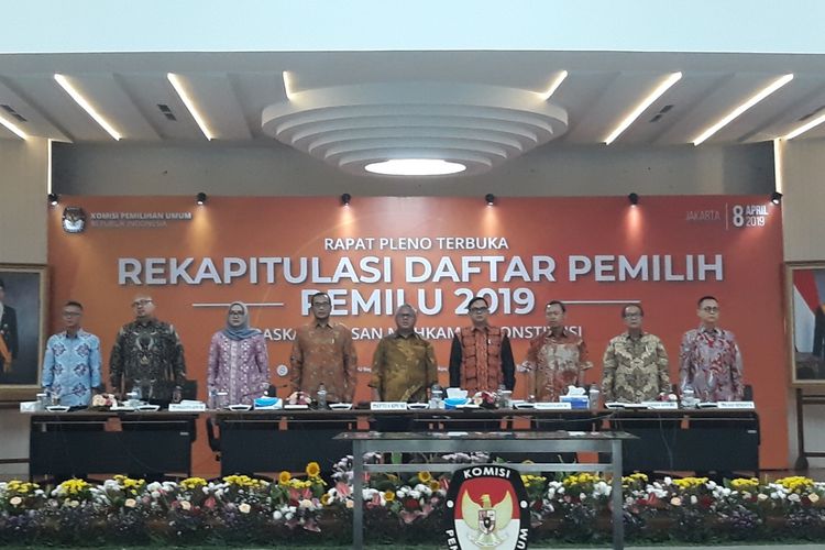 Rapat pleno terbuka Rekapitulasi Daftar Pemilih Pemilu 2019 pasca-putusan Mahkamah Konstitusi (MK) di kantor KPU, Menteng, Jakarta Pusat, Senin (8/4/2019).