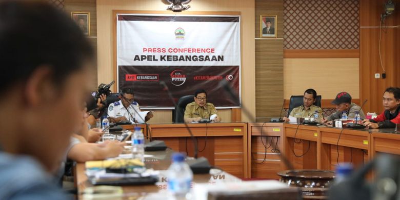  Kepala Badan Kesatuan Bangsa dan Politik (Kesbangpol) Provinsi Jawa Tengah Achmad Rofai pada jumpa pers di Kantor Badan Kesbangpol, Senin (11/3/2019), mengatakan bahwa apel kebangsaan tersebut akan melibatkan seluruh komponen yang ada di Jateng, seperti santri, pramuka, linmas, pekerja, petani, nelayan, pelajar, seniman, mahasiswa, pelajar, tokoh lintas agama sampai olahragawan dan kelompok difabel.