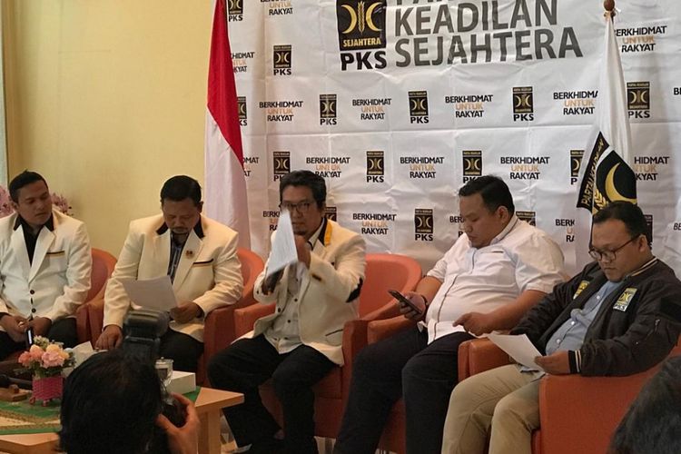 Konferensi pers Partai Keadilan Sejahtera (PKS) soal janji kampanye Pemilu 2019, di Kantor DPP PKS, Jakarta Selatan, Kamis (22/11/2018). 