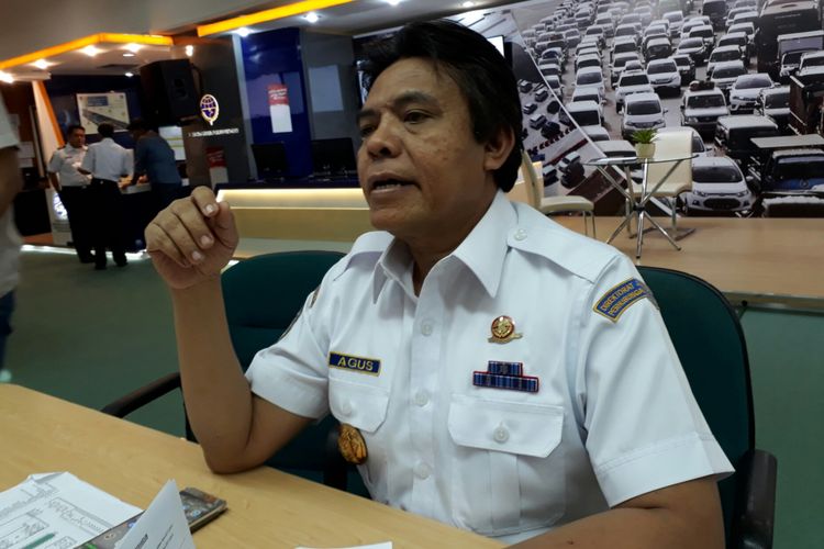 Direktur Jenderal Perhubungan Udara Kementerian Perhubungan Agus Santoso di Posko Kemenhub di kantor Kemenhub, Jakarta. Sabtu (24/6/2017)