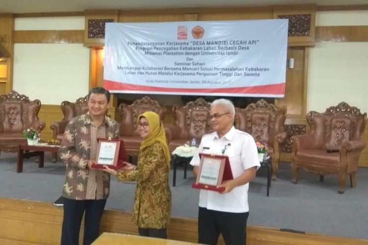 Head Plantation Operations Minamas Plantation Roslin Azmy Hassan usai penandatanganan kerja sama dengan Universitas Jambi, Rabu (9/8/2017).